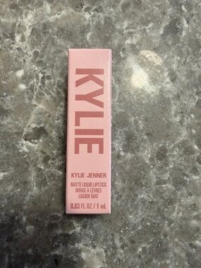 Kylie Jenner Matte Liquid Lipstick — Soft Pink